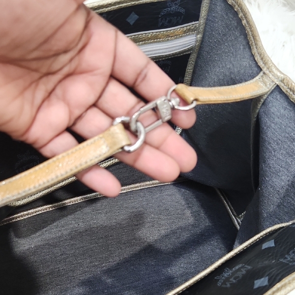 🔹️MCM 🔹️Black Princess Lion Tote Bag With Mcm Tassle Bag Charm - Picture 11 of 14